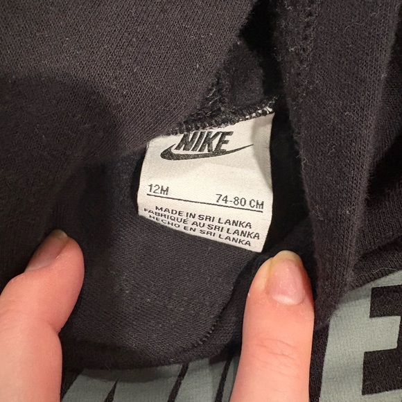 Nike Kids Bundle (hoodie + 2 matching sets + one piece) - Picture 2 of 8